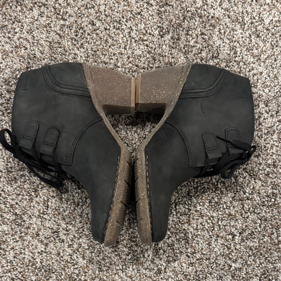 Unstructured by Clark’s - Picture 2 of 5